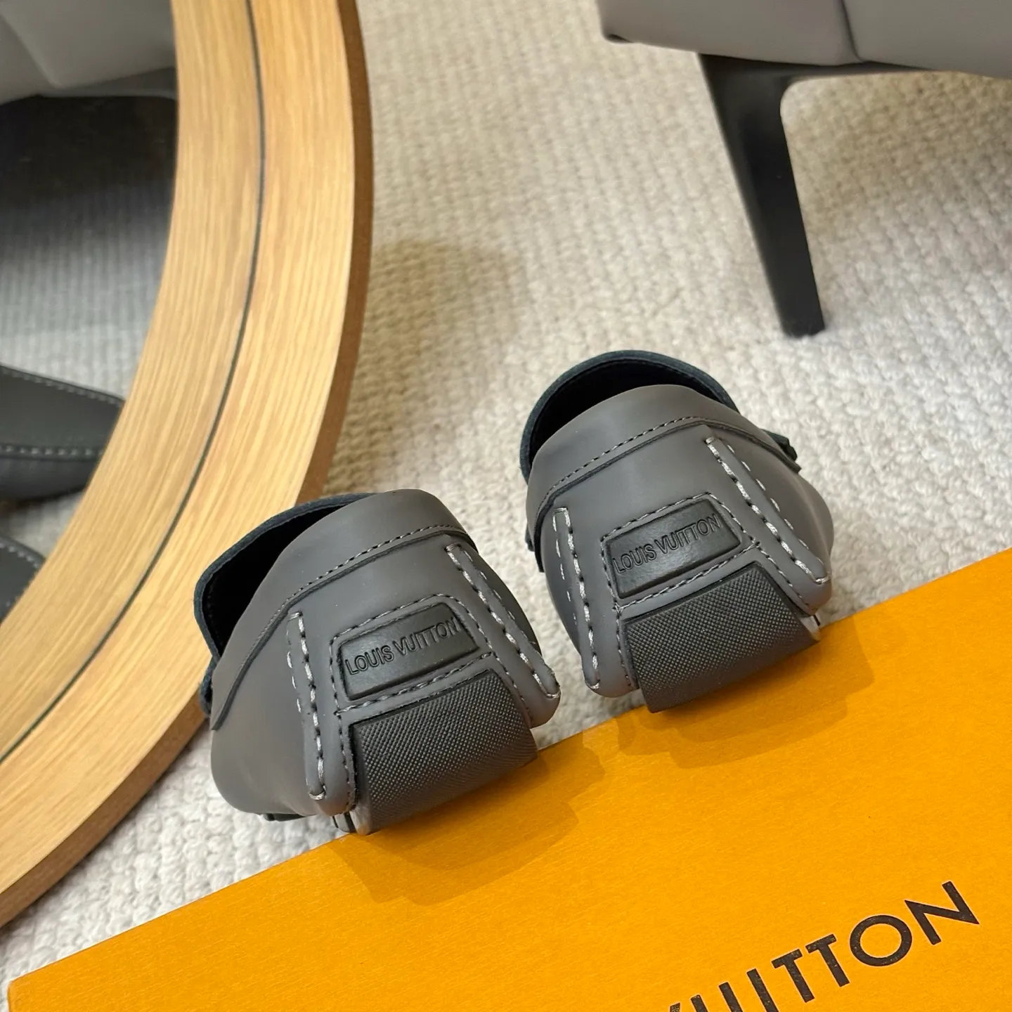 Men's men's shoes 💰420 (Yangli) LV 2⃣️0⃣️2⃣️5️⃣Spring and summer counter GLORIA series models ✈️Original factory special leather production, original last type. A classic driving slip-on casual shoe that shows an elegant style with exquisite craftsmanship details such as Monogram embossing all over the upper🌀Italian imported calfskin fabric Sheepskin foot pads➕Inside～Private mold replica sole Unique style Comfortable driving slip-on Size: 4-12 (38-46) Comes with [Counter packaging: original box, wrapping paper, card, instruction manual, shoehorn, cloth bag] No pressure to enter and leave the counter!